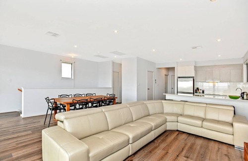 Sellicks Beach House | Avaya Beachhouse: Sellicks Beachfront Getaway