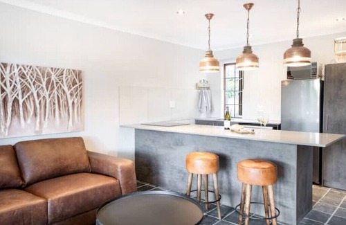 Stellenbosch Apartment | Avemore Orchard Apartment - amazing views where R&R is the name of the day.