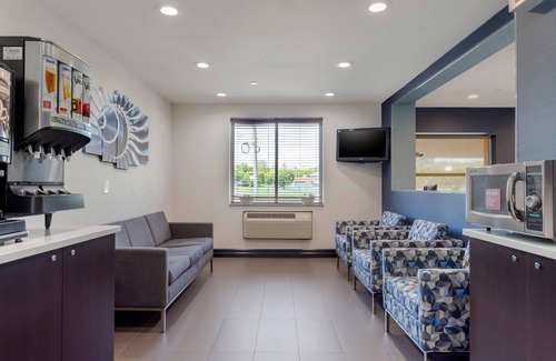 Queens Hotel | Avion Inn Near LGA Airport, an Ascend Collection Hotel