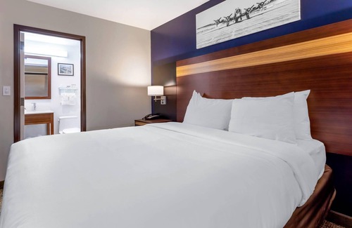 Queens Hotel | Avion Inn Near LGA Airport, an Ascend Collection Hotel