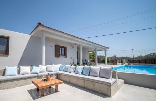 Kokinos Pirgos Villa | Avli Guest House