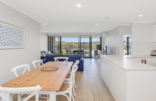 Avoca Beach Apartment | AVOCA PALMS #18 | Resort complex, close to beach | Accom Holidays