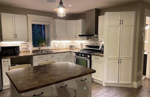 Granton House | Awaken to nature’s beauty at Whispering Pines Retreat!