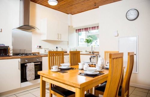 Saint Clears Cottage | Awel Taf - a house that sleeps 6 guests in 3 bedrooms