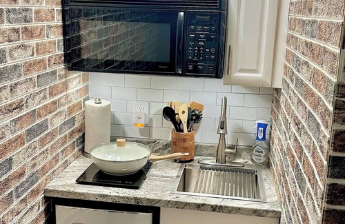 Jackson Apartment | Awesome Apartment w/80” Smart TV & Surround Sound Near Six Flags Great Adventure
