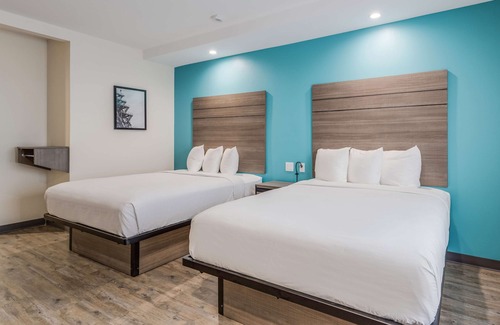 Katy Hotel | Awesome Find! Near Typhoon Texas Waterpark, FREE Parking, FREE Breakfast!