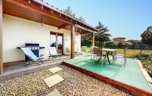 Saint-Saud-Lacoussiere House | Awesome Home In St Saud Lacoussiere