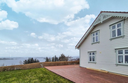 Selbjorn House | Awesome home in Bekkjarvik