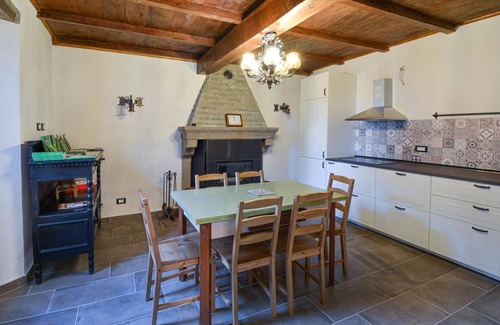 Burzanella House | Awesome home in Burzanella with kitchen