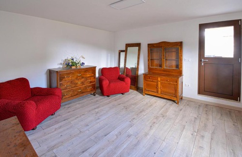 Burzanella House | Awesome Home In Burzanella With Kitchen