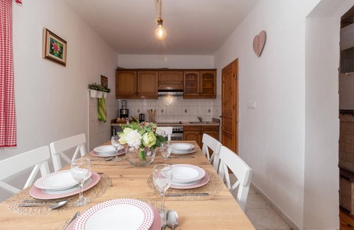 Jastrebarsko House | Awesome home in Dragovanscak with sauna