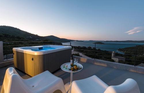 Dragove House | Awesome home in Dragove with WiFi