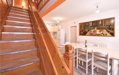 Kotlenice House | Awesome Home In Dugopolje With Wifi