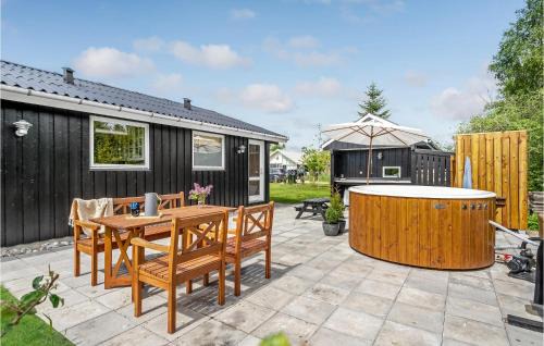Øer Strand House | Awesome Home In Ebeltoft With Sauna