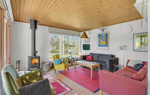 Faarevejle House | Awesome Home In Fårevejle With Kitchen