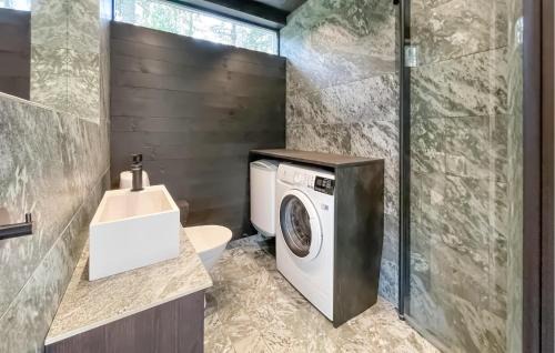 Fristad House | Awesome Home In Fristad With Kitchen
