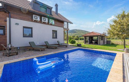 Gospic House | Awesome Home In Gospic With Wifi