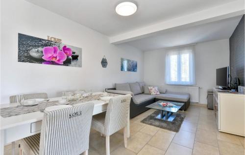 Brckovljani House | Awesome Home In Gracec With Sauna