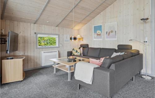Flovt Strand House | Awesome Home In Haderslev With Kitchen