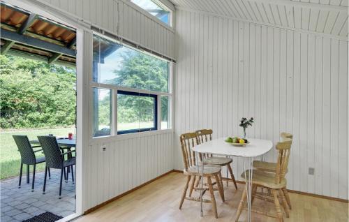 Hampen House | Awesome Home In Hampen With Kitchen