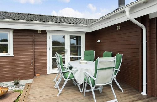 Østerskov House | Awesome home in Humble with sauna