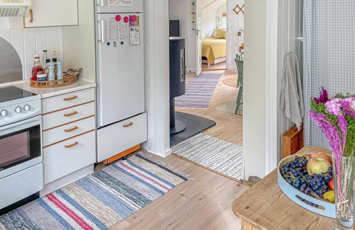 Ristinge House | Awesome home in Humble with WiFi