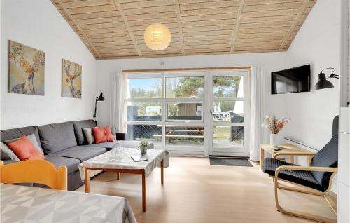 Ristinge House | Awesome Home In Humble With Wifi