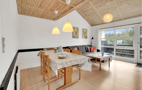 Ristinge House | Awesome Home In Humble With Wifi