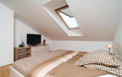 Kastel Gomilica House | Awesome Home In Kastel Gomilica