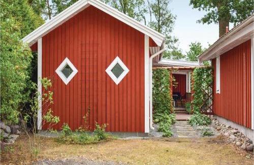 Hagaby House | Awesome Home In Löttorp With Kitchen