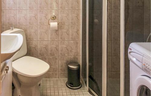 Hagaby House | Awesome Home In Löttorp With Kitchen