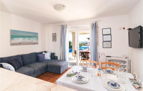 Cove Makarac (Milna) House | Awesome Home In Milna With Wifi
