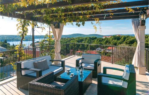 Cove Makarac (Milna) House | Awesome Home In Milna With Wifi