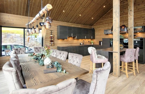 Kvam House | Awesome home in Norheimsund with sauna