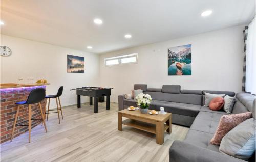 Ozalj House | Awesome Home In Ozalj With Kitchen