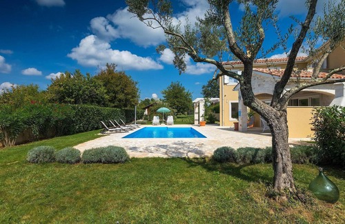 Vosteni House | Awesome home in Porec