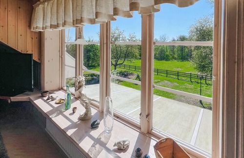 Skovde Municipality House | Awesome home in Skövde with sauna