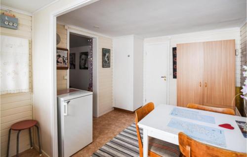 Slite House | Awesome Home In Slite With Kitchenette