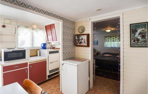 Slite House | Awesome Home In Slite With Kitchenette