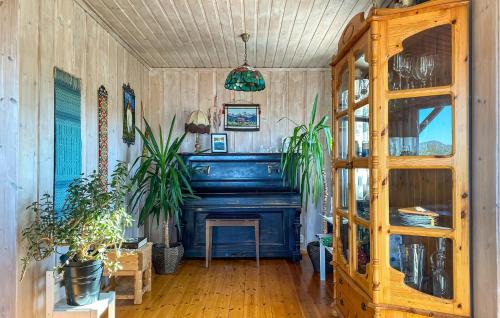 Stavang House | Awesome Home In Stavang With Kitchen