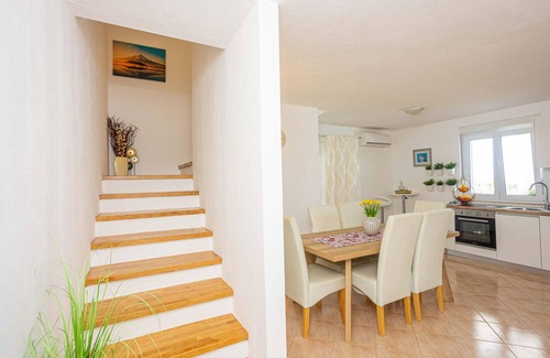 Sutivan House | Awesome home in Sutivan