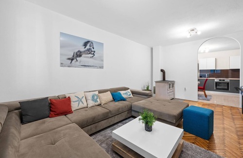 Tinj House | Awesome home in Tinj with jacuzzi