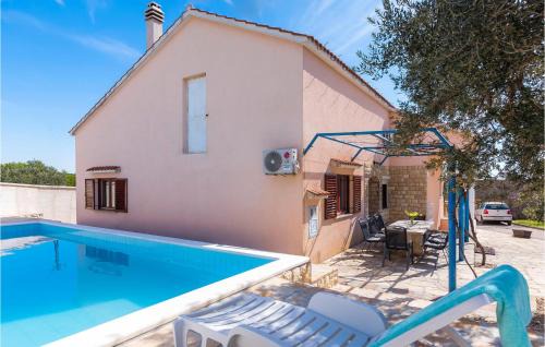 Tinj House | Awesome Home In Tinj With Jacuzzi