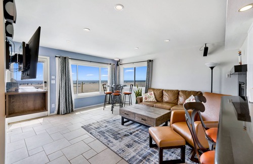 Hermosa Beach Condo | Awesome ON THE STRAND Hermosa Property. Stay at the last home before Hawaii