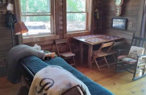 Onancock Cabin | Awesome private off grid cabin with creek view.