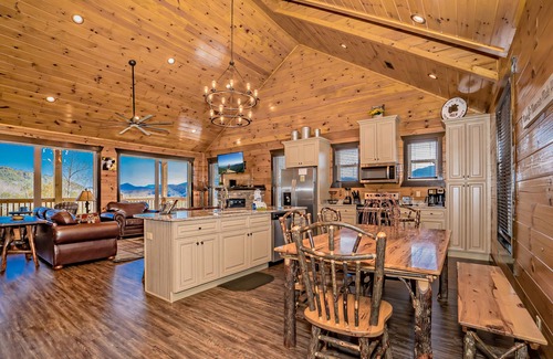 Gatlinburg - Pigeon Forge Cabin | Awesome Star Splash: Indoor Pool, Mtn Views, Theater, Games, Hot Tub, Wifi