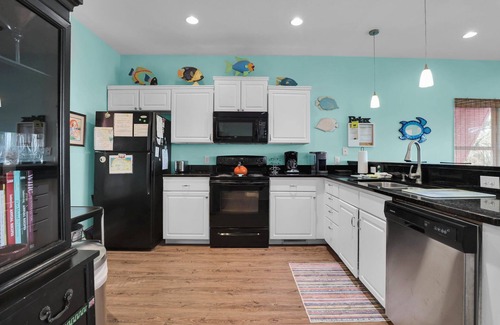 Oceanmarsh Subdivision House | Awesome sunsets! Natural beach! Golf cart and Hunting Island passes included.