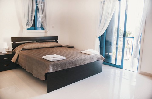 Polis House | Ayios Therissos 33 | 3bedroom villa close to Latsi beach