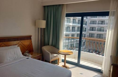 Al-'Umraniyah Hotel | Azal Pyramids Hotel