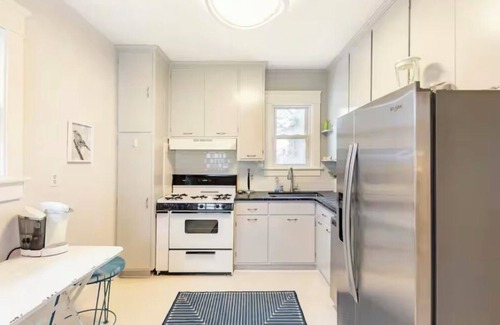 Jefferson Park Avenue Cottage | Azalea Cottage - adorable cottage within one mile of the University of Virginia